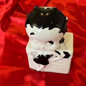 Vintage Betty Boop Salt and Pepper Shaker
